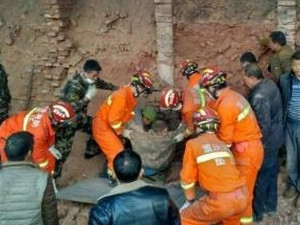 重庆垫江砖厂垮塌致四人死亡 县长出面严肃