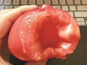 真是厉害了，西红柿里竟然能吃出一个草莓！