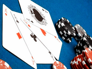 英国小伙玩扑克四年赚千万 连续八月每日超