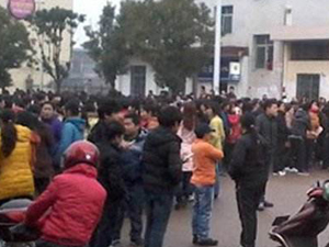 北京富士康千人罢工 不发年终奖引抗议包围