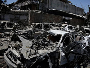 阿富汗首都遇袭击爆炸 汽车炸弹袭击现场成