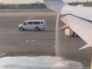 美客机起飞前漏油如开水龙头 飞机上近300名