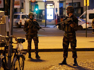 比利时火车站发生爆炸 不明男子携带爆炸装置吓坏众人