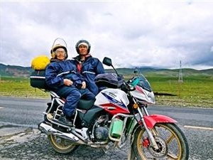 骑车带母亲游西藏 给孝心点个赞