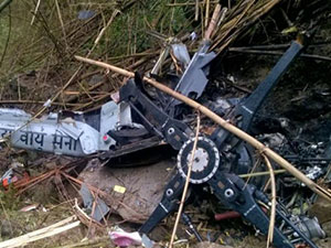 印度直升机失联 深谷中发现直升机残骸机上