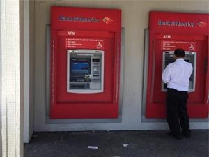 美国ATM机吐出求救字条 已被困了2个小时