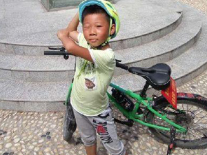 连云港8岁男孩骑行去拉萨 背后更大的挑战还
