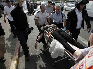 3名以色列人遭持刀袭击 画面血腥让人不忍直