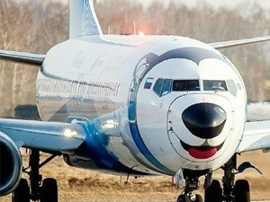 航空公司将飞机涂成哈士奇 二哈飞上天喜感