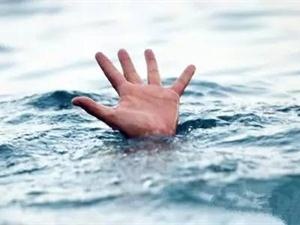 深圳一4岁男童泳池溺亡 跑到成人泳池无人发