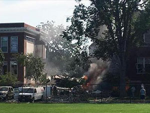 美国一所学校爆炸 教学楼坍塌一片狼藉现场