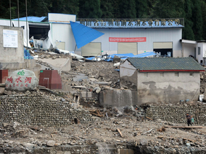 甘肃泥石流致8死 房屋受损严重救援人员积极