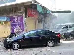 广东珠海店铺爆炸 附近店铺车辆无一幸免