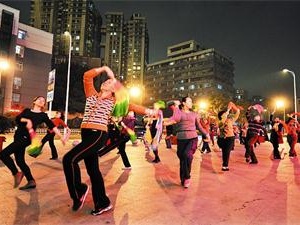 滁州广场舞大妈争地盘 情况复杂引来民警