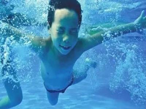 6名青少年游泳溺亡 悲剧重演引发社会关注