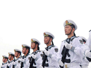 中国海军击溃海盗 获中外友人的高度赞扬