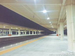 印尼游客为拿包坐过高铁站 中国高铁的速度