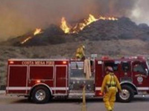 美国加州发生森林大火 政府采取紧急措施救