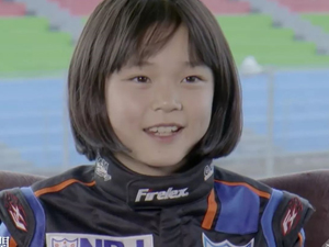 11岁女孩成赛车手 小小年纪高天赋打破世界
