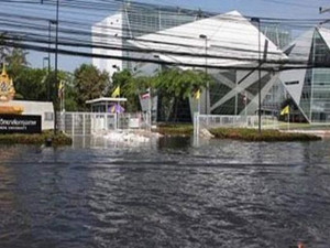 泰国水灾致24人遇难 航拍受灾情况让人心寒