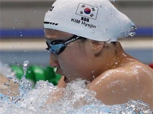 中韩游泳选手冲突 韩游泳选手遭脚踢画面不堪入目