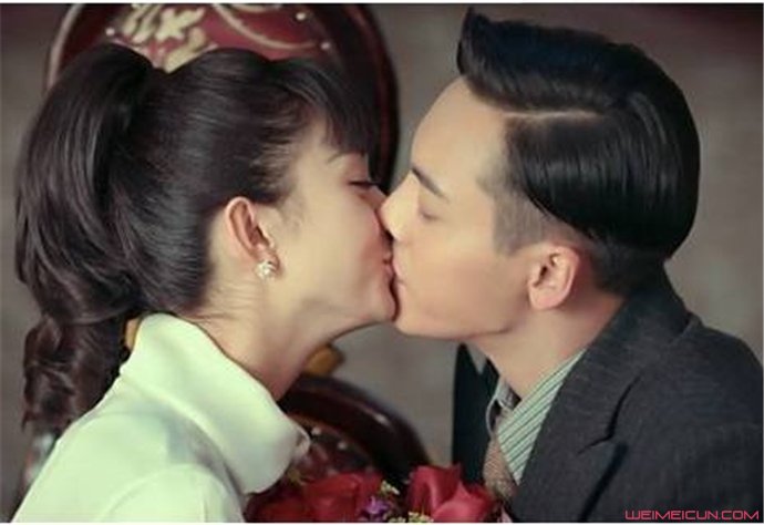 赵丽颖和她老公 接吻图片