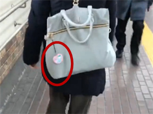 在日本看到女生包包上有吊坠 一定要远离她