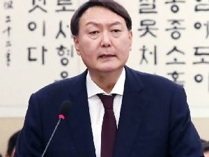 韩国新总统决定搬出青瓦台 遭30万韩国民众反对
