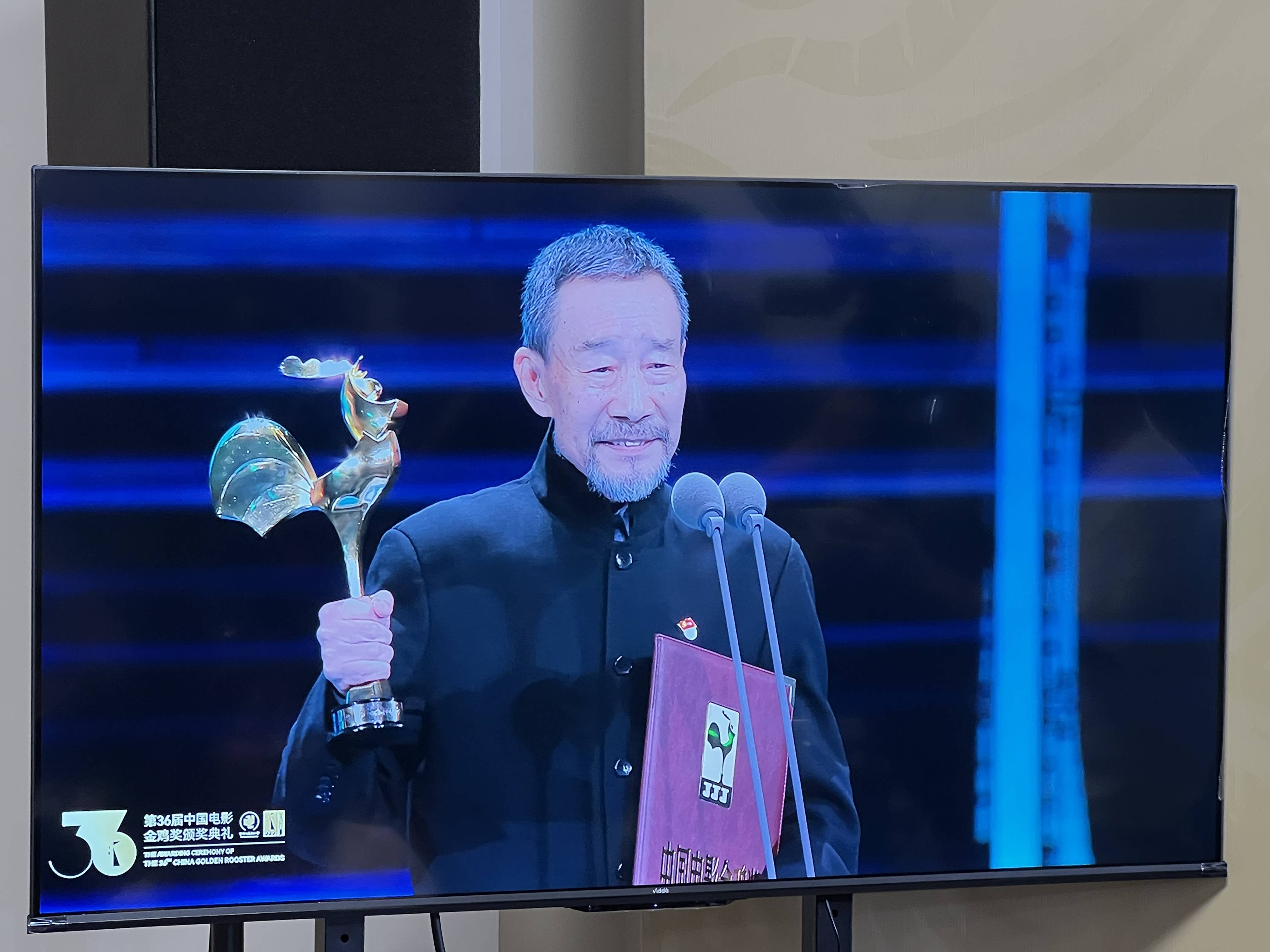 李雪健获金鸡奖最佳男配角：我特别想把这份荣誉分成五份，一人一