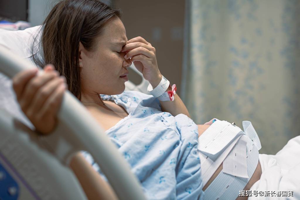 35岁女星怀孕8个月“心脏骤停”身亡，急剖